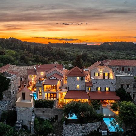 Dvor Pitve Villas เยลซา ภายนอก รูปภาพ