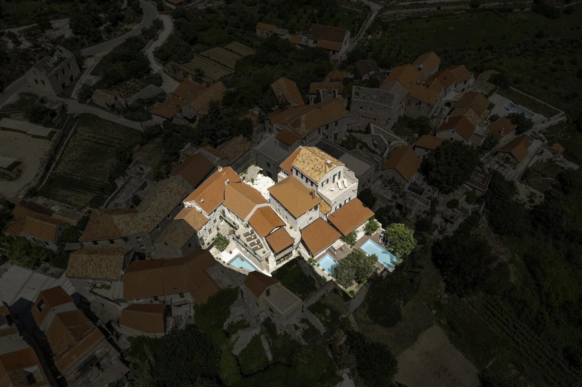 Dvor Pitve Villas เยลซา ภายนอก รูปภาพ
