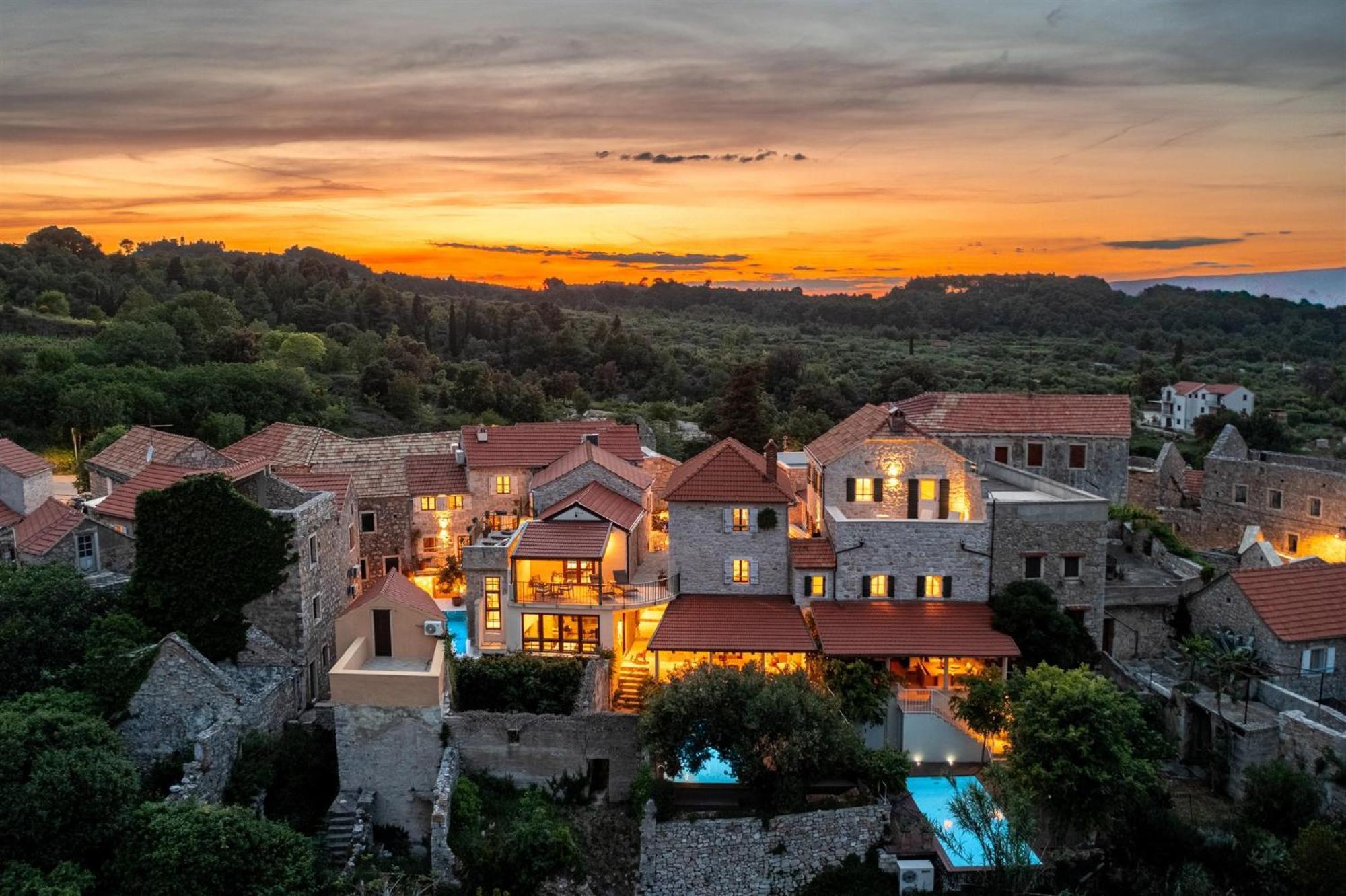 Dvor Pitve Villas เยลซา ภายนอก รูปภาพ