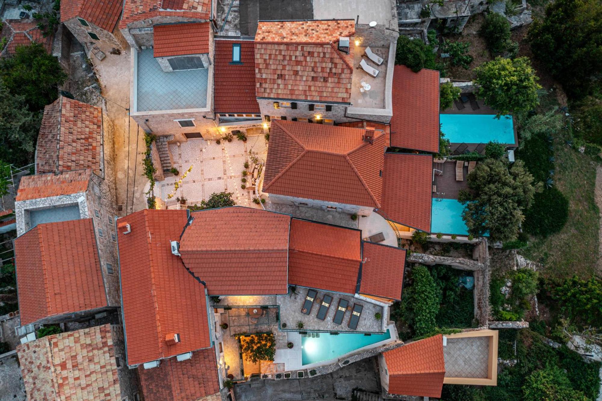 Dvor Pitve Villas เยลซา ภายนอก รูปภาพ