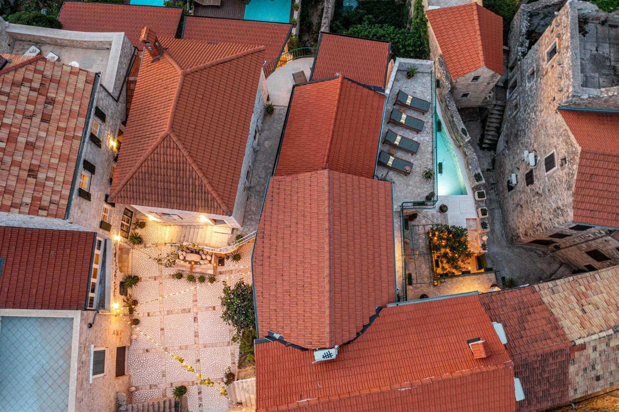 Dvor Pitve Villas เยลซา ภายนอก รูปภาพ