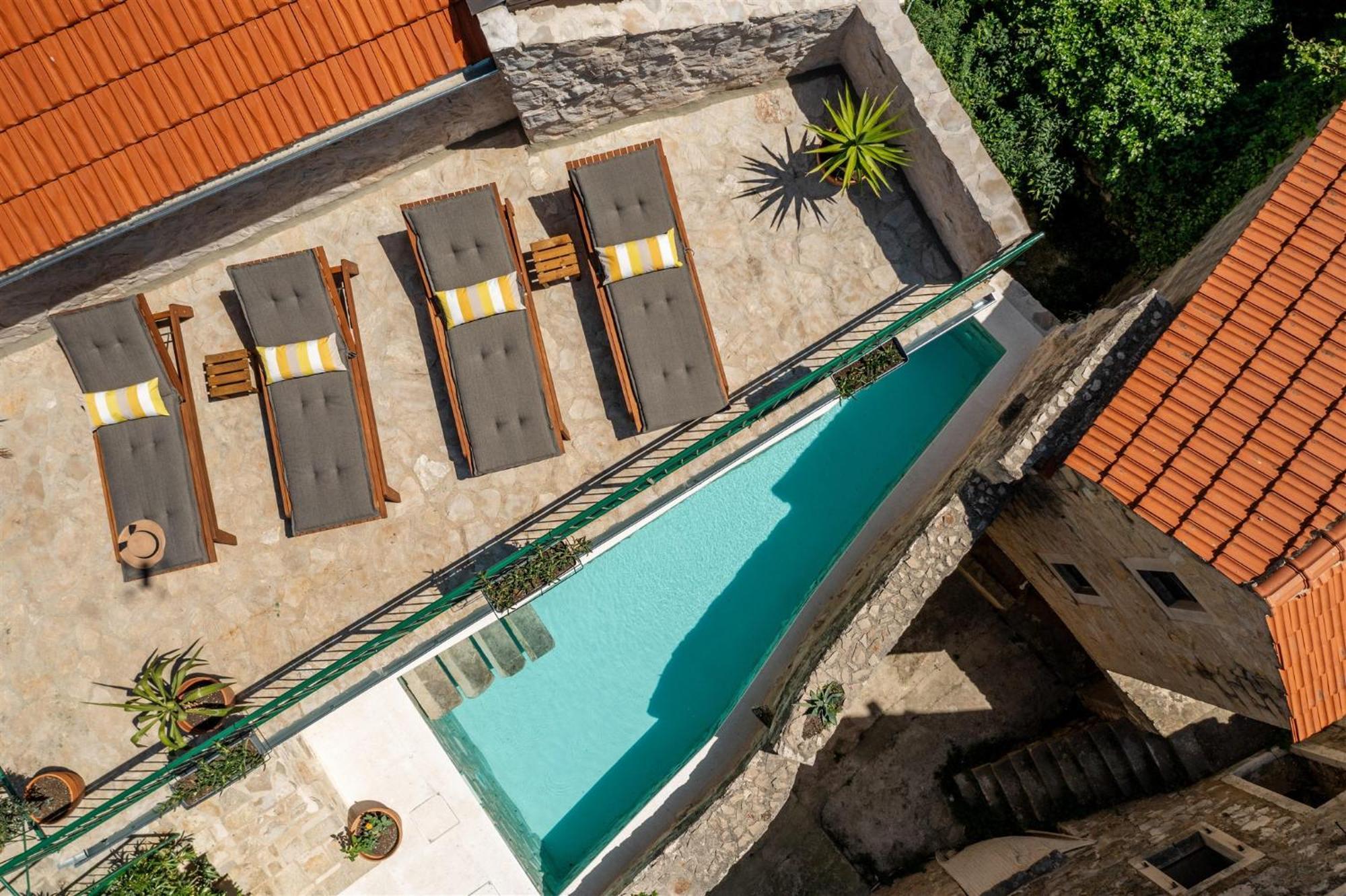 Dvor Pitve Villas เยลซา ภายนอก รูปภาพ