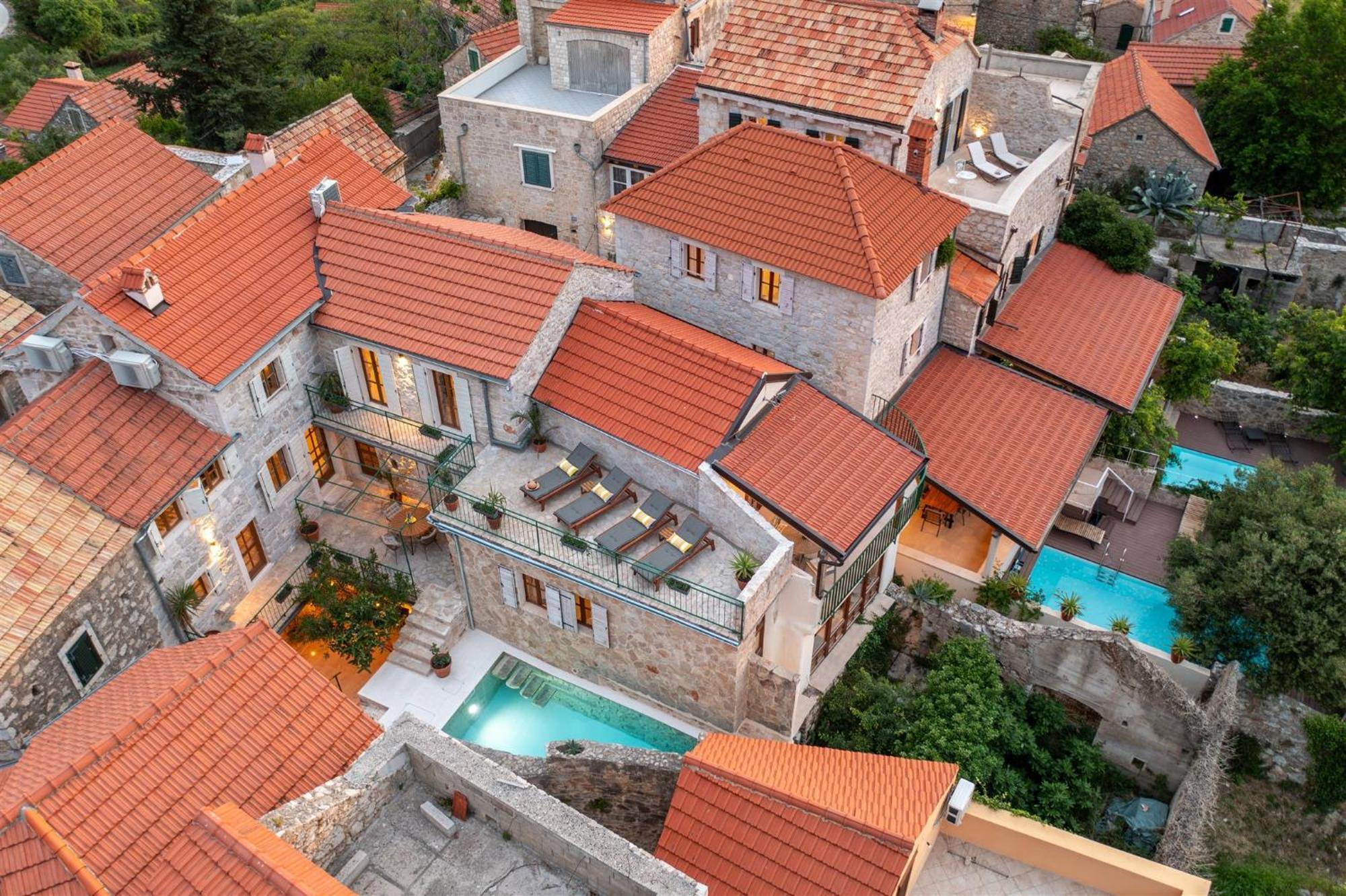 Dvor Pitve Villas เยลซา ภายนอก รูปภาพ