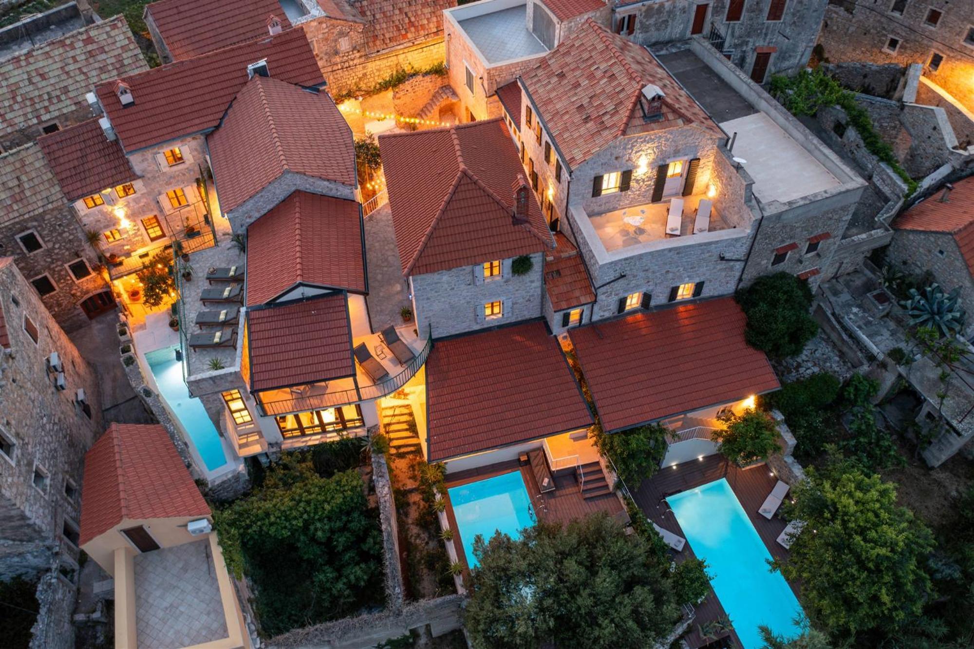 Dvor Pitve Villas เยลซา ภายนอก รูปภาพ