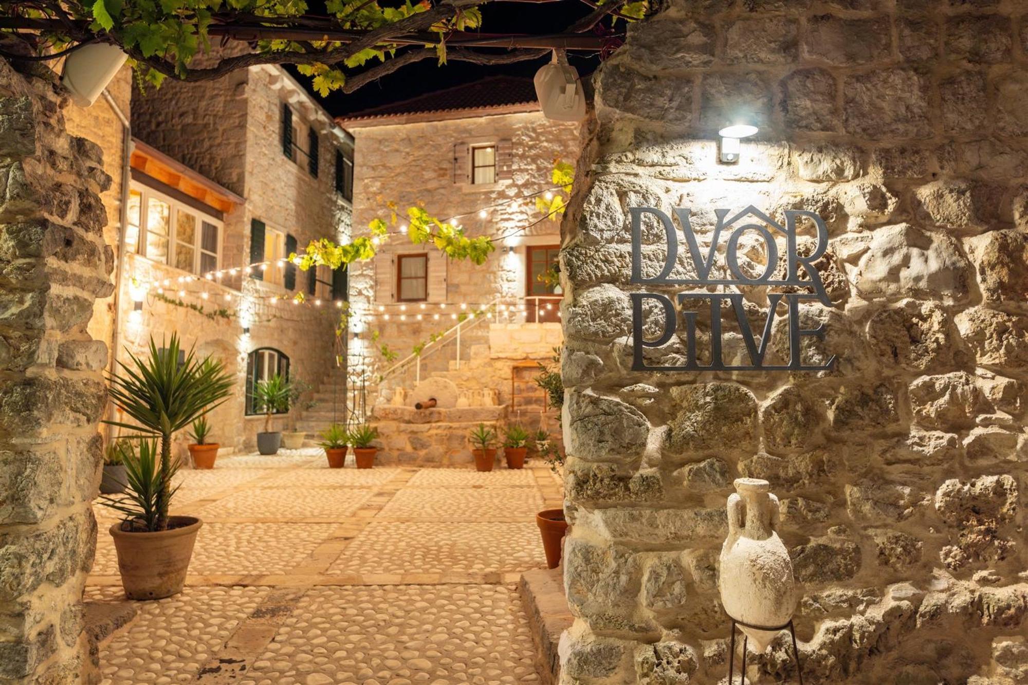 Dvor Pitve Villas เยลซา ภายนอก รูปภาพ